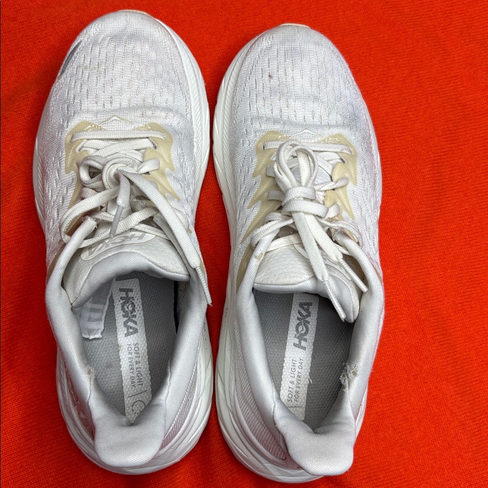 Hoka Clifton 8 running shoes/sneakers. White and cream, size 7.5 - Picture 3 of 8